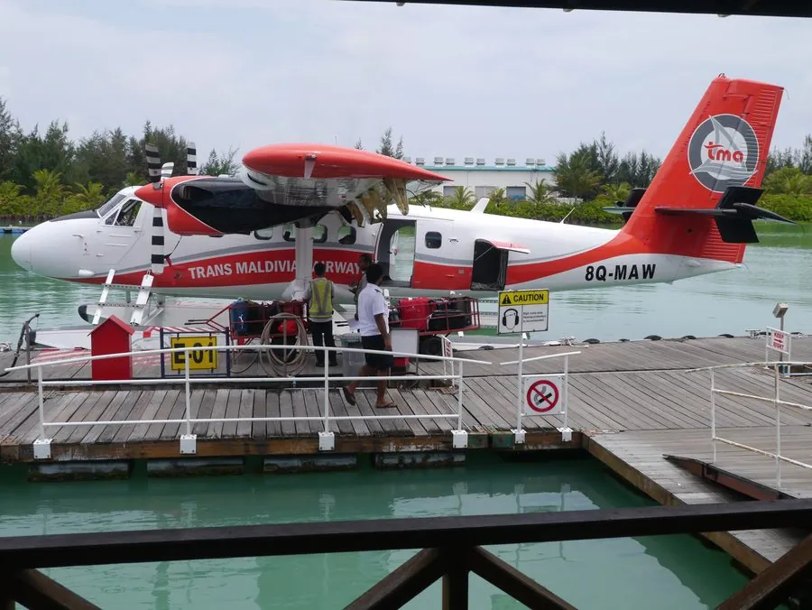 Trans Maldivian Twin Otter, Malé, 2016